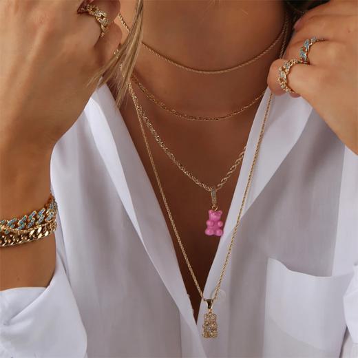 订购4周到｜CRYSTAL HAZE-Nostalgia Bear-pave-糖果粉色小熊 吊坠（金色环扣）［挪威设计师］ 商品图1