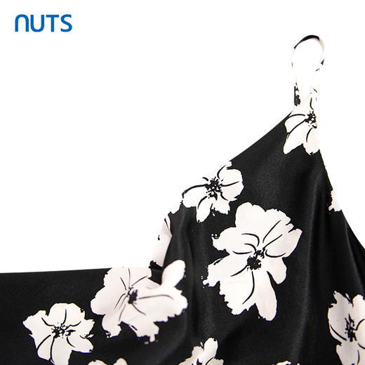 NUTS商场同款夏季黑白拼色时尚气质宽松碎花吊带连衣裙428102211 商品图2