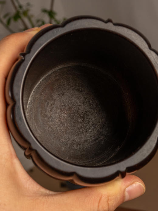 清乾隆	紫檀木雕瓜棱形笔筒 商品图3