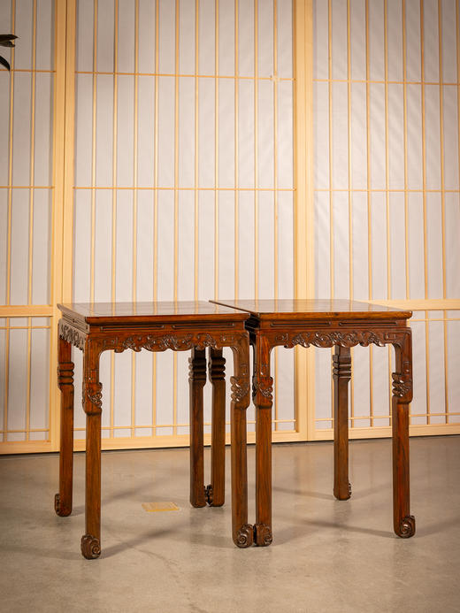 清中期	红木束腰三弯腿花卉纹方桌（一对） 商品图0