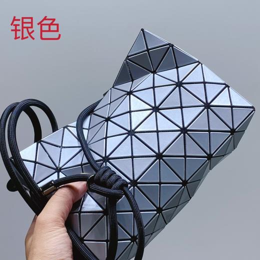 点此购买 三宅一生女士豆腐单肩斜挎包 xg 324225 商品图4