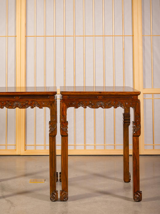 清中期	红木束腰三弯腿花卉纹方桌（一对） 商品图3