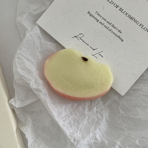 【买一送一❗仿真红绿苹果发夹】手工制作可爱侧边刘海夹，精致小巧仿真，夹住不易伤发，不掉落，少女甜美卡通水果鸭嘴夹软妹发卡学夹发饰女QQ 商品图3