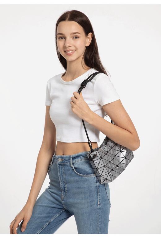 点此购买 三宅一生女士豆腐单肩斜挎包 xg 324225 商品图8