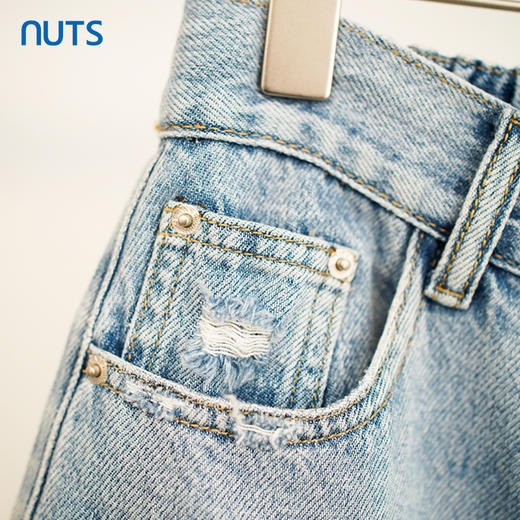 NUTS夏季新品时尚百搭破洞毛边设计感显瘦水洗牛仔短裤326111442 商品图3