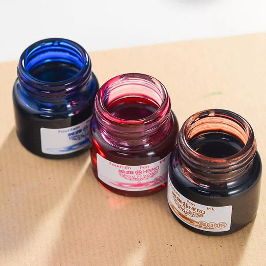 英雄彩色墨水多色钢笔彩墨ink 小瓶装非碳素不堵笔（颜色随机） 商品图1