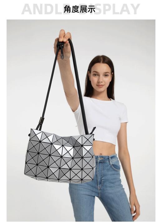 点此购买 三宅一生女士豆腐单肩斜挎包 xg 324225 商品图5