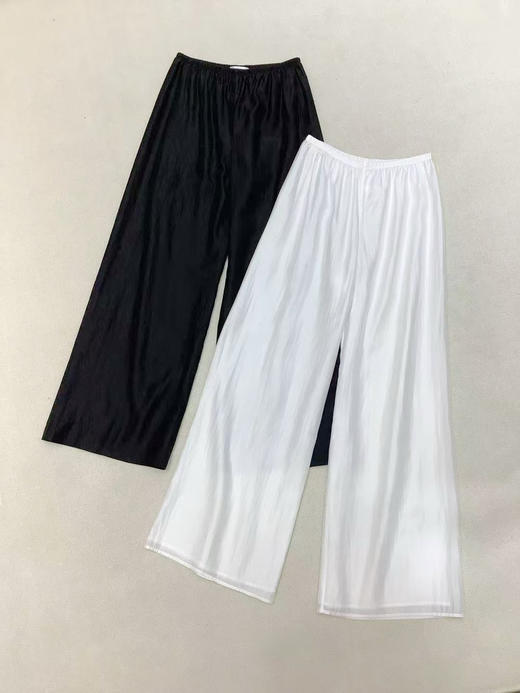 【The Row】简约天丝无袖背心➕一片式空气裤 /套装。黑色。白色背心338元。裤子398元 商品图7