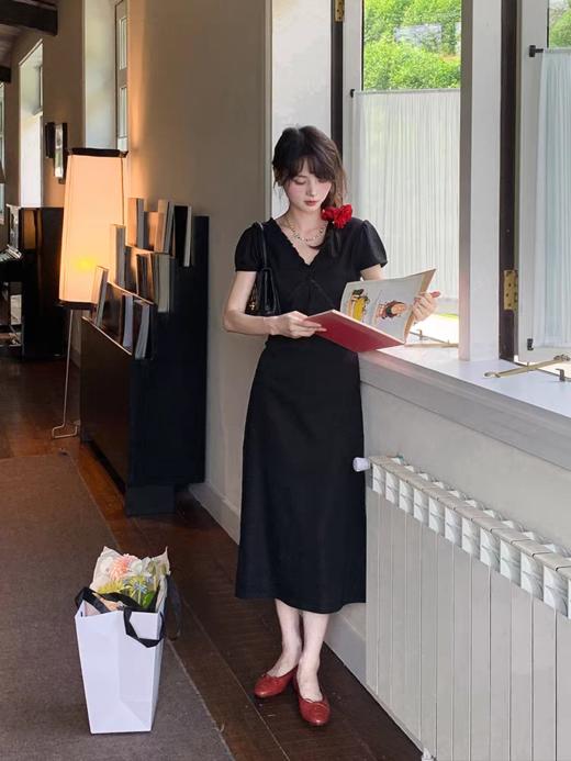 浮生八记/25B078/法式复古刺绣木耳边V领泡泡袖连衣裙 商品图3