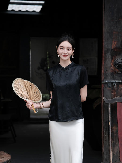 盛唐婧| 新中式小立领斜襟百搭拼接提花上衣-黑色 商品图0