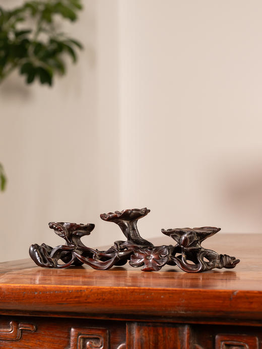 清	红木雕荷花纹三连器座 商品图2