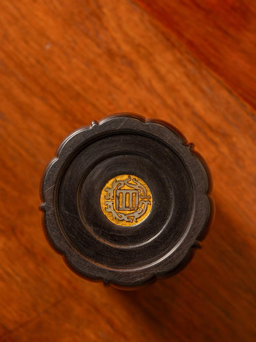 清乾隆	紫檀木雕瓜棱形笔筒 商品图4