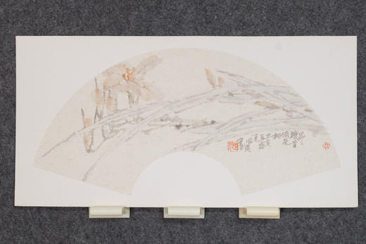 余国庆《昂昂骧首倚朱栏》国画原作30CM*60CM 手绘扇面花鸟作品 商品图1