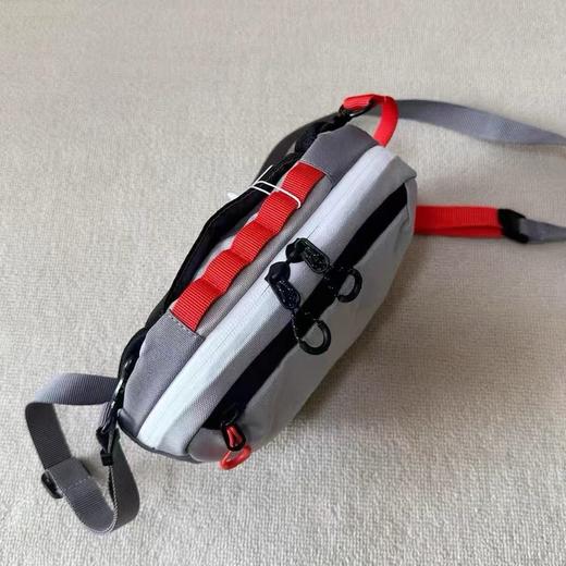 韩国订单。科龙运动尼龙斜挎腰包。出门玩钥匙手机一个包搞定。两色现货 商品图2