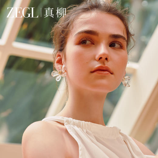 ZEGL真柳设计师浮光梦影系列透明花朵耳钉女小众高级耳环夏日耳饰 商品图4