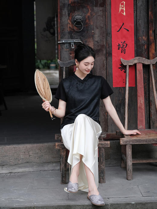 盛唐婧| 新中式小立领斜襟百搭拼接提花上衣-黑色 商品图3