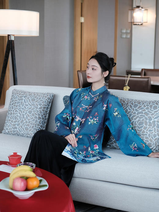 盛唐牡丹| 手工刺绣一年景吉服(盛唐牡丹与非遗传承人王小潇联名系列)[特价品] 商品图1