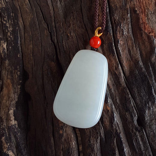 【天然正品】天然青海料细腻一级白油润度佳平安无事牌和田玉吊坠项链32.7*20.3*6.4MM（皆取最大值）中性款现售价：780特价！010725NJM18 商品图3