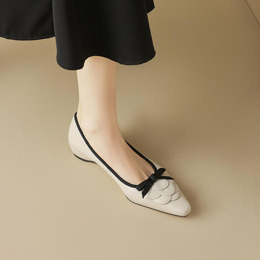 【预售5天】超软羊皮小香风山茶花朵粗跟单鞋方头仙女风浅口法式内增高小皮鞋YS&7231 商品图0