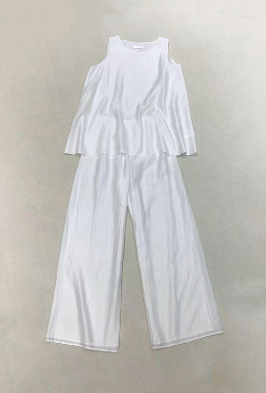 【The Row】简约天丝无袖背心➕一片式空气裤 /套装。黑色。白色背心338元。裤子398元 商品图6