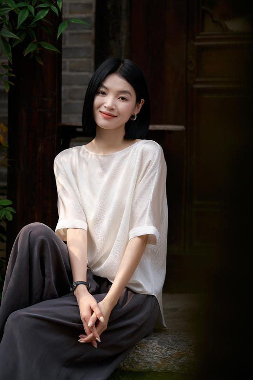 品牌订单真桑蚕丝天丝醋酸一字领上衣简约高级 商品图3