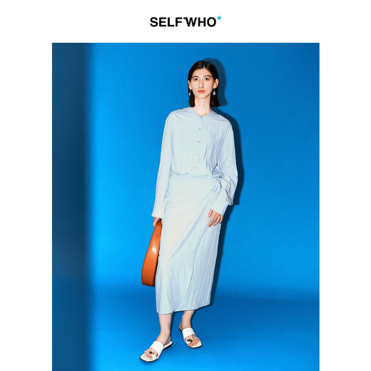 SELFWHO绿绒蒿系列天蓝色衬衫连衣裙女2025秋季新款皱感绑带长裙 商品图3