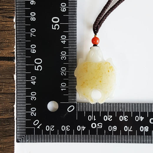 【天然正品】天然新疆籽料细腻油润度佳长寿龟（招财、保平安）和田玉吊坠项链35.5*27.2*12.0MM（皆取最大值）中性款现售价：3880！010725NJM16 商品图3