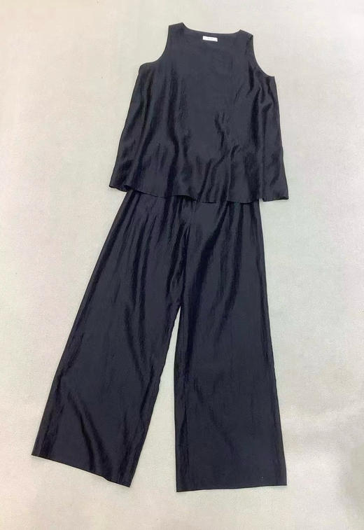 【The Row】简约天丝无袖背心➕一片式空气裤 /套装。黑色。白色背心338元。裤子398元 商品图3