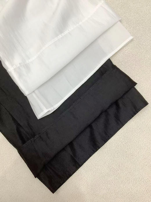 【The Row】简约天丝无袖背心➕一片式空气裤 /套装。黑色。白色背心338元。裤子398元 商品图9