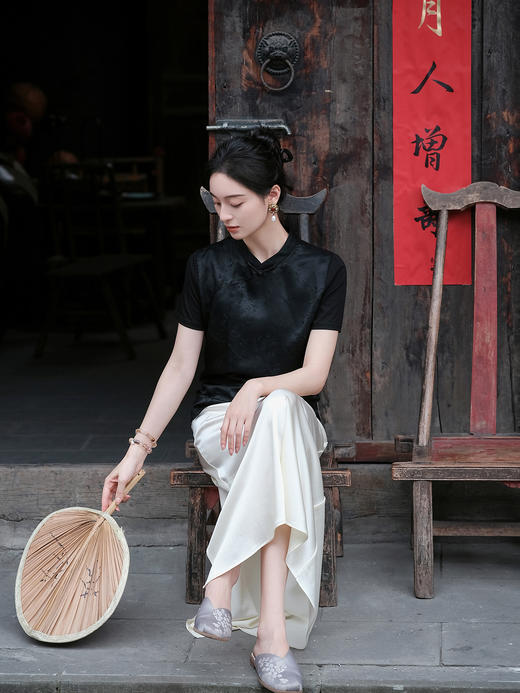 盛唐婧| 新中式小立领斜襟百搭拼接提花上衣-黑色 商品图2