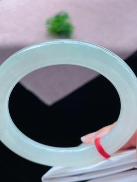 55圆条翡翠手镯