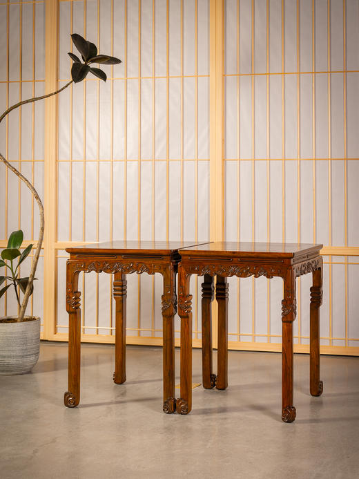 清中期	红木束腰三弯腿花卉纹方桌（一对） 商品图1