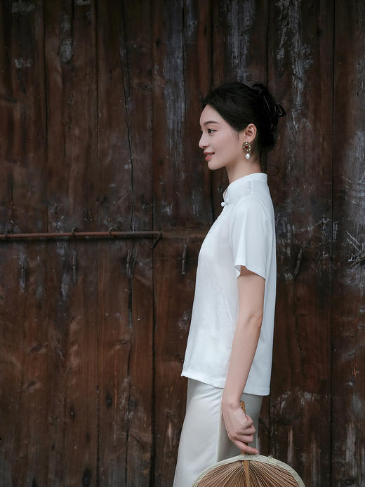 盛唐婧| 新中式小立领斜襟百搭拼接提花上衣-白色 商品图6