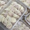 【泡泡馄饨】坚持手工现包，不加任何防腐剂，每一张小馄饨皮都是手工擀的，薄透爽滑 精选猪后腿肉，人工剁馅，简单调味更安心，皮要擀的特别薄，必须能透光。没有几十年的手艺，做不到的呦. 商品缩略图7
