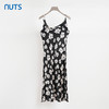 NUTS商场同款夏季黑白拼色时尚气质宽松碎花吊带连衣裙428102211 商品缩略图1