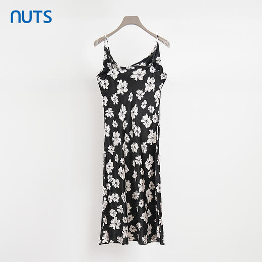NUTS商场同款夏季黑白拼色时尚气质宽松碎花吊带连衣裙428102211 商品图1