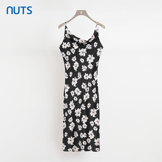 NUTS商场同款夏季黑白拼色时尚气质宽松碎花吊带连衣裙428102211 商品图0