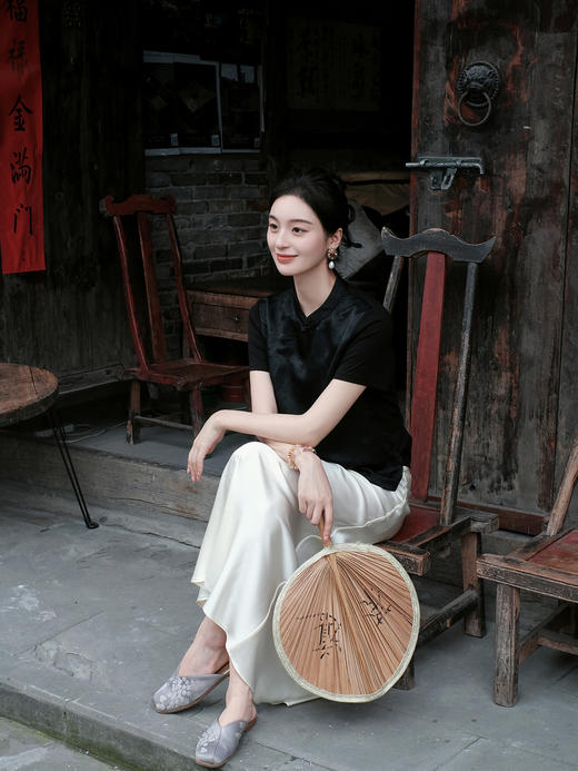 盛唐婧| 新中式小立领斜襟百搭拼接提花上衣-黑色 商品图4