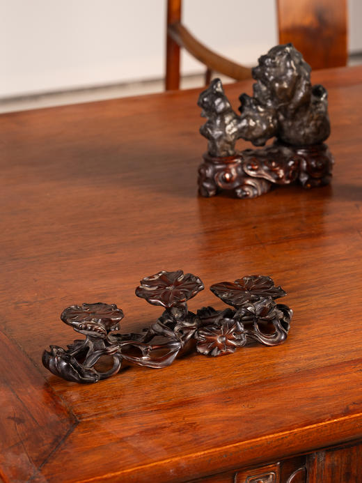 清	红木雕荷花纹三连器座 商品图4