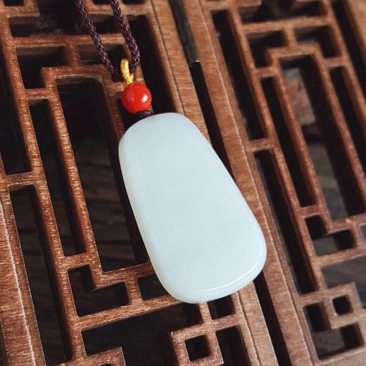 【天然正品】天然青海料细腻一级白油润度佳平安无事牌和田玉吊坠项链32.7*20.3*6.4MM（皆取最大值）中性款现售价：780特价！010725NJM18 商品图7