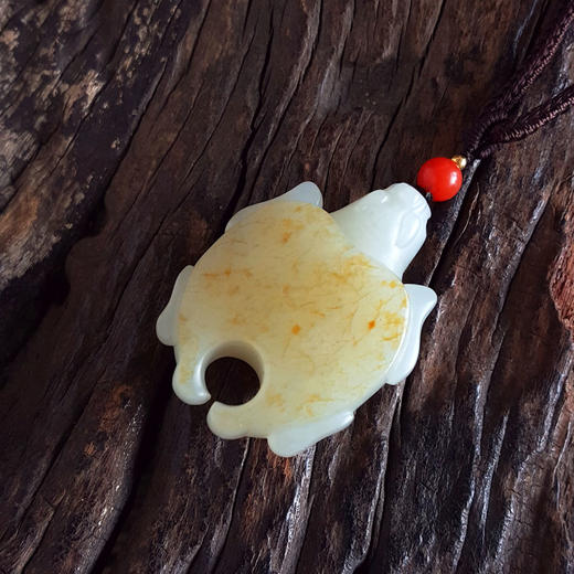 【天然正品】天然新疆籽料细腻油润度佳长寿龟（招财、保平安）和田玉吊坠项链35.5*27.2*12.0MM（皆取最大值）中性款现售价：3880！010725NJM16 商品图6