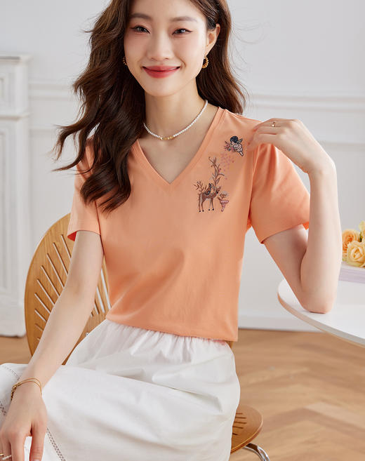 【专属特价】熙世界90%棉小鹿刺绣V领T恤女宽松显瘦减龄夏季新款中国风女大码短袖 商品图1