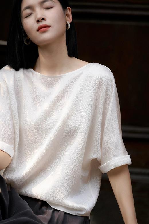 品牌订单真桑蚕丝天丝醋酸一字领上衣简约高级 商品图2