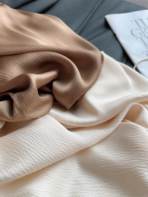 品牌订单真桑蚕丝天丝醋酸一字领上衣简约高级 商品图11