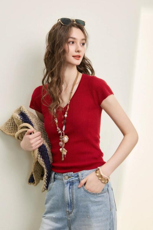 🥳显白车厘子红邂逅凉感天丝❗一眼心动的夏日战袍🔥【仟梓赫 莱赛尔V领小飞袖针织衫💯】100%莱赛尔带来超绝肤感❗丝滑透气不闷汗，🌟时刻保持清爽体感❗ 商品图0