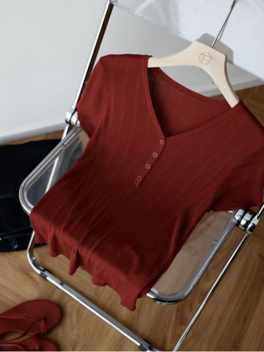 🥳显白车厘子红邂逅凉感天丝❗一眼心动的夏日战袍🔥【仟梓赫 莱赛尔V领小飞袖针织衫💯】100%莱赛尔带来超绝肤感❗丝滑透气不闷汗，🌟时刻保持清爽体感❗ 商品图5