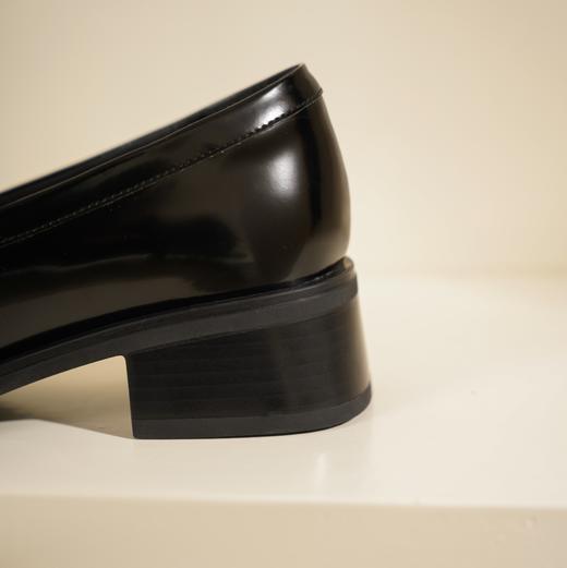 【秋季新款】西村名物2025年秋季新款小圆通头舒软粗跟防滑低跟深口单鞋乐福鞋T25CM38861 商品图8