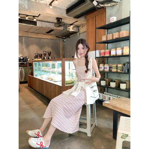 <曾小咸推荐>甜美条纹简约修身吊带连衣裙 商品图2