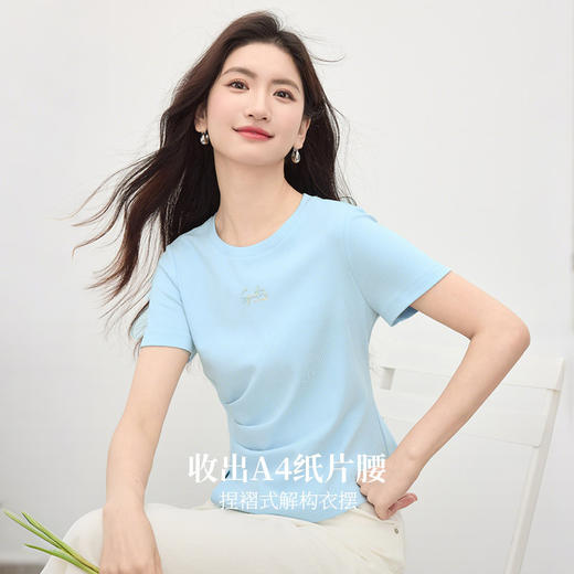 【07/16新品】熙世界设计感掐腰短袖T恤女2025夏季新款不规则褶皱正肩圆领上衣 商品图1