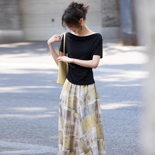 【07/16新品】熙世界波西米亚风套装女夏2025新款天丝T恤复古印花半身裙两件套 商品图3